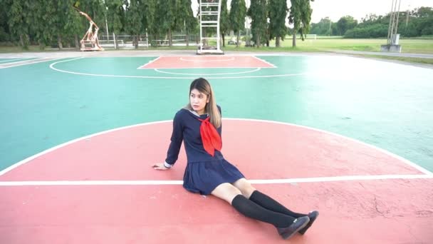 Young Asian Girl School Form Posing Outdoors — Stock Video