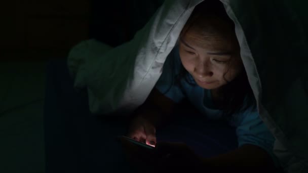 Asian Woman Playing Game Smartphone Bed Nighttime — Stock Video