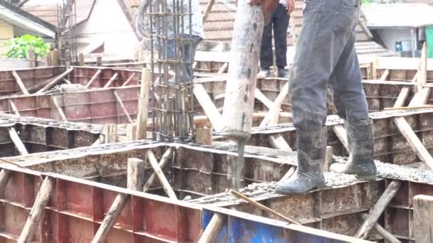 Vista Los Trabajadores Asiáticos Que Trabajan Construcción Objetos Durante Día — Vídeo de stock