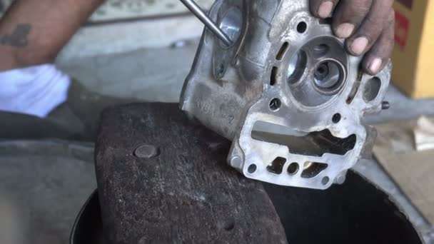Gros Plan Homme Réparer Moto — Video