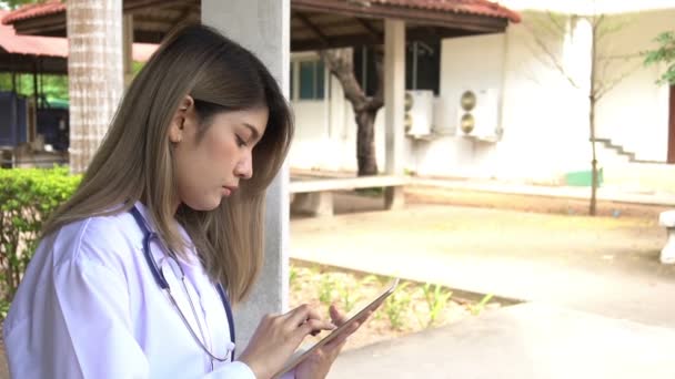 View Young Female Doctor Stethoscope Standing Outdoors — Stock Video