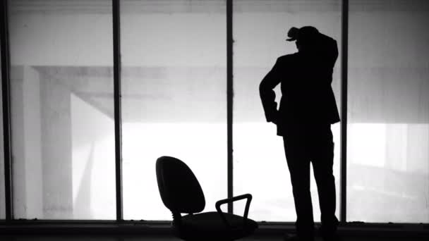 Silhouette Eines Geschäftsmannes Zimmer — Stockvideo
