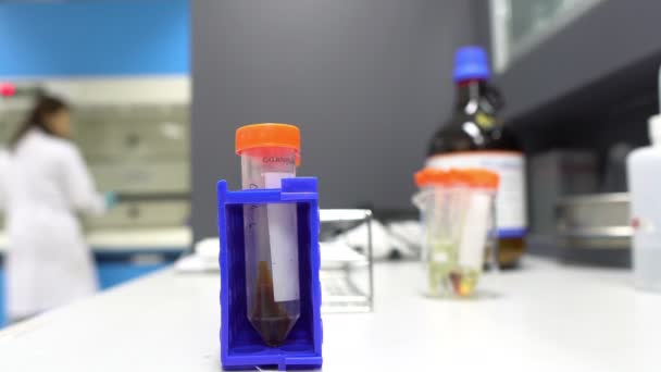 Sprzęt Eksperymentów Naukowych Stole Laboratoryjnym — Wideo stockowe