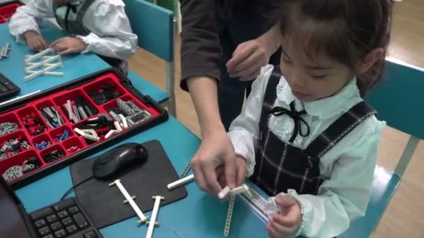 Asian Kids Learning Hours Learn Assembly Robot Thailand People — ストック動画