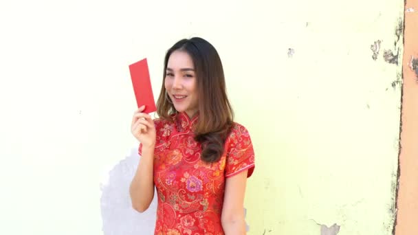 Gelukkig Chinees Nieuwjaar Aziatische Vrouw Draagt Traditionele Cheongsam Kleding — Stockvideo