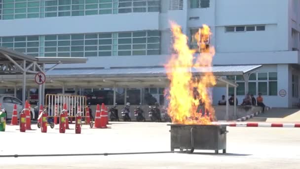 Thajsko Září 2019 Požární Cvičení Hasiče Který Opatrně Nakhonratchasima — Stock video