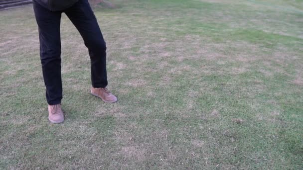 Male Golfer Playing Golf Grassy Field — Stock Video