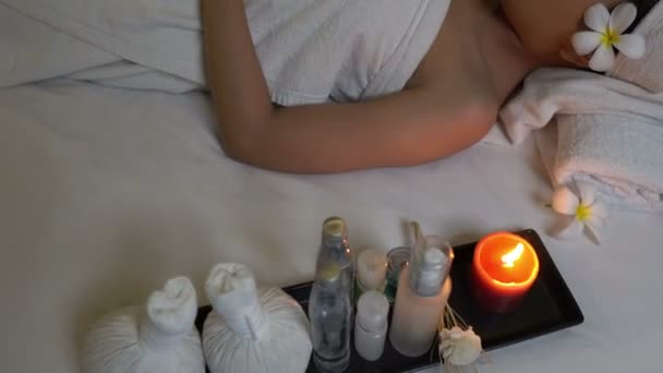 Aziatische Mooie Vrouw Ontspannen Spa Salon — Stockvideo