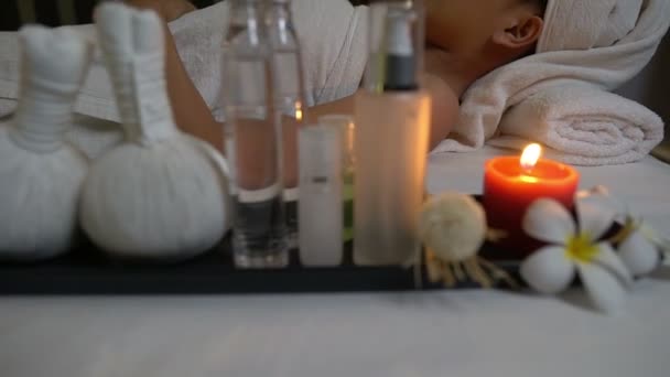 Aziatische Mooie Vrouw Ontspannen Spa Salon — Stockvideo