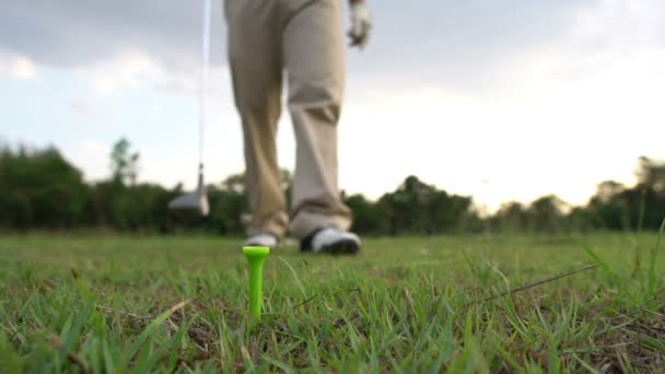 Zblízka Asijský Golfista Hraje Golf Jasný Letní Den Sportovní Koncept — Stock video