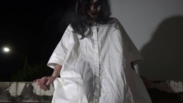 Азиатская Женщина Призраком Макияж Кровь Сцена Ужаса Хэллоуин Концепции — стоковое видео
