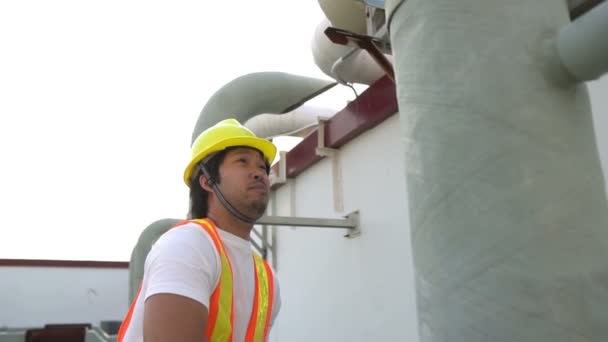 建設現場で働くエンジニアマン 産業コンセプト — ストック動画