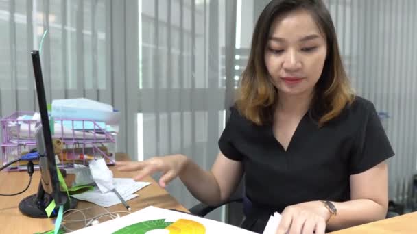 Jeune Asiatique Entreprise Femme Travail Dans Moderne Bureau — Video