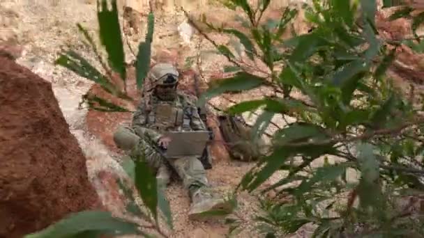 Soldat Des Forces Spéciales Désert Pendant Opération Militaire Thème Guerre — Video