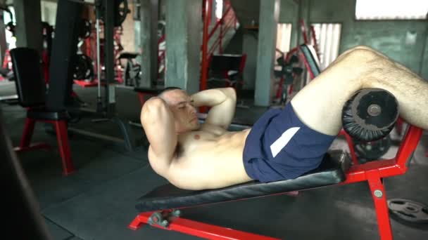 Homme Asiatique Avec Gros Muscles Entraînement Poids Gymnase — Video