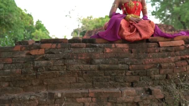 Портрет Азиатской Женщины Древнем Тайском Платье Макияж Привидения Развалинах Старого — стоковое видео