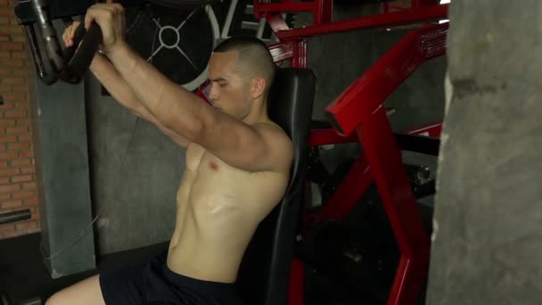 Homme Asiatique Avec Gros Muscles Entraînement Poids Gymnase — Video