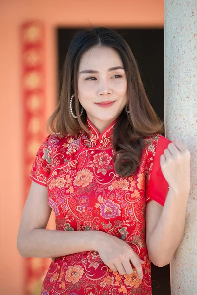 Ritratto Bella Donna Asiatica Abito Cheongsam Thailandia Felice Anno Nuovo — Foto Stock