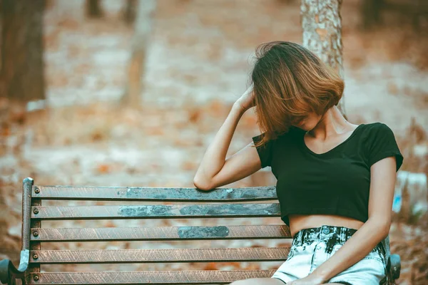 Asiático Hermosa Chica Sentir Solo Bosque Triste Mujer Concepto — Foto de Stock