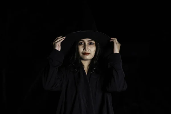 Портрет Красивой Азиатки Костюме Ведьмы Черном Фоне — стоковое фото