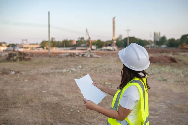 Ingeniero Asiático Trabajando Sitio Gran Proyecto Construcción —  Fotos de Stock