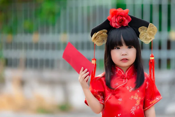 Πορτρέτο Όμορφο Ασιατικό Κοριτσάκι Cheongsam Φόρεμα Ευτυχισμένο Κινεζικό Νέο Έτος — Φωτογραφία Αρχείου