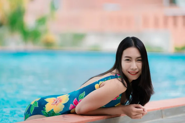 Портрет Азійської Сексуальної Жінки Басейні Жінка Таїланду Має Струнку Форму — стокове фото