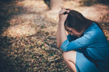 Güzel Taylandlı kadın Karşılıksız aşktan çok üzgün