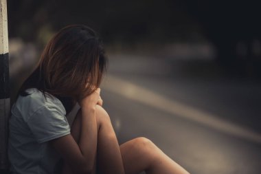 Güzel Taylandlı kadın Karşılıksız aşktan çok üzgün