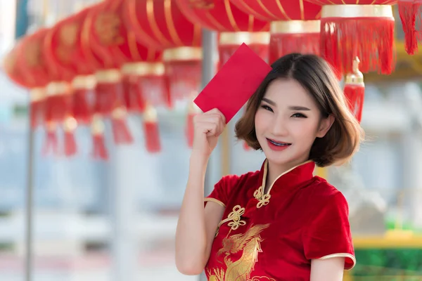 Ritratto Bella Donna Asiatica Abito Cheongsam Felice Concetto Capodanno Cinese — Foto Stock