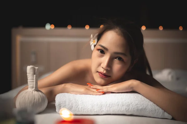 Asiatiques Belle Femme Détendre Pendant Massage Spa — Photo