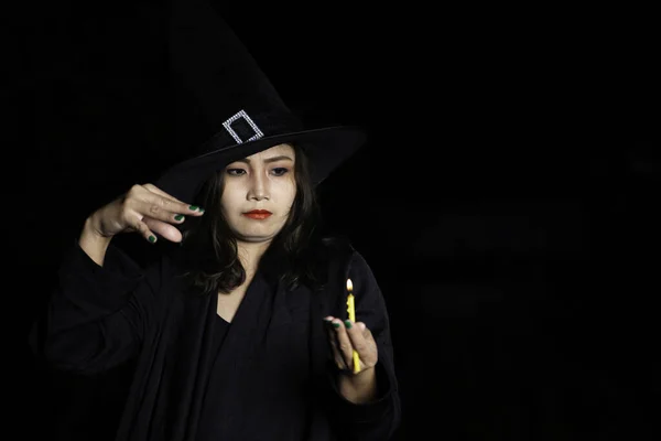 Retrato Hermosa Mujer Asiática Con Traje Bruja Sobre Fondo Negro — Foto de Stock