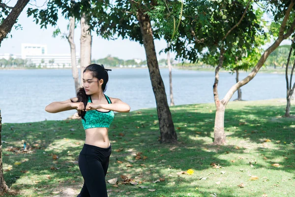 Ázsiai Vékony Bemelegít Edzés Előtt Vékony Lány Gyakorlat Élet — Stock Fotó