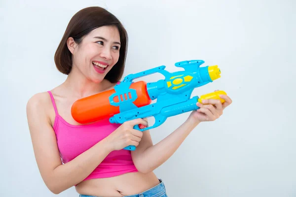 Mulher Sexy Asiática Com Água Arma Mão Sobre Fundo Branco — Fotografia de Stock