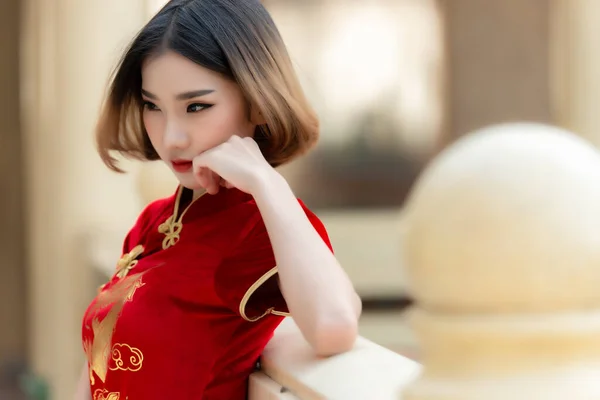 Porträt Schöne Asiatische Frau Cheongsam Kleid Frohes Chinesisches Neujahrskonzept — Stockfoto