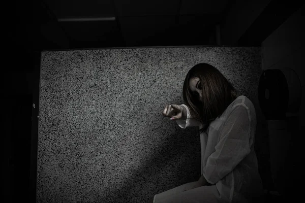 Retrato Mujer Asiática Conforman Cara Fantasma Escena Horror Fondo Miedo — Foto de Stock