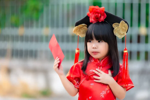 Πορτρέτο Όμορφο Ασιατικό Κοριτσάκι Cheongsam Φόρεμα Ευτυχισμένο Κινεζικό Νέο Έτος — Φωτογραφία Αρχείου