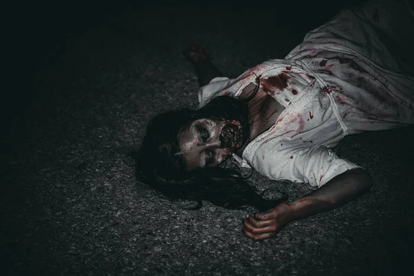 Ritratto Donna Asiatica Compongono Viso Fantasma Con Sangue — Foto Stock