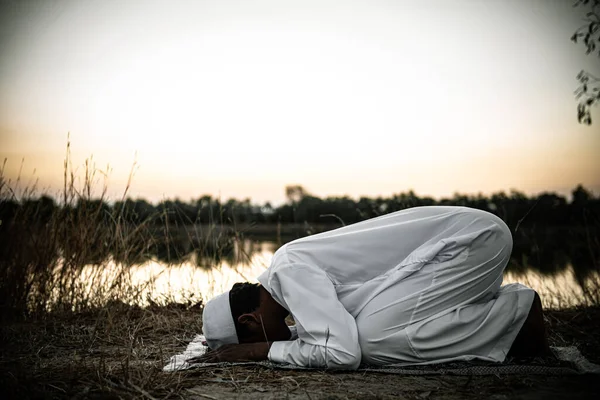 Young Asian Muslim Man Praying Sunset Ramadan Festival Concept — Stock Photo, Image