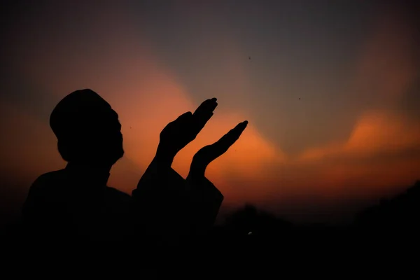 Silhouette Junger Asiatischer Muslim Betet Sonnenuntergang Konzept Des Ramadan Festes — Stockfoto