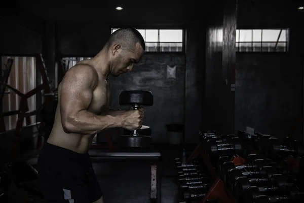 Портрет Азиатского Мужчины Большая Мышца Тренажерном Зале Силовые Тренировки — стоковое фото