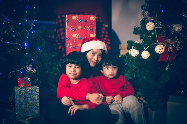 Gelukkig Familie Genieten Van Kerstfeest Samen Thuis — Stockfoto