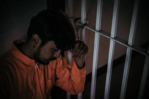 Menschenhände Die Verzweifelt Versuchen Das Eiserne Gefängnis Fangen Gefangenenkonzept — Stockfoto