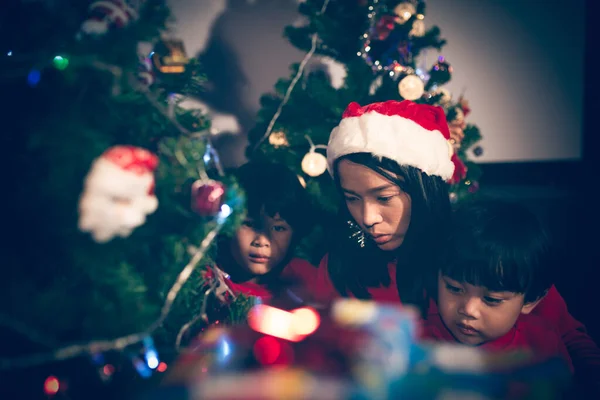 Buona Famiglia Che Gode Festival Natale Insieme Casa — Foto Stock