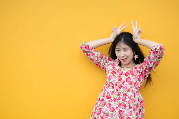 Retrato Hermosa Asiática Chic Chica Pose Para Tomar Una Foto —  Fotos de Stock