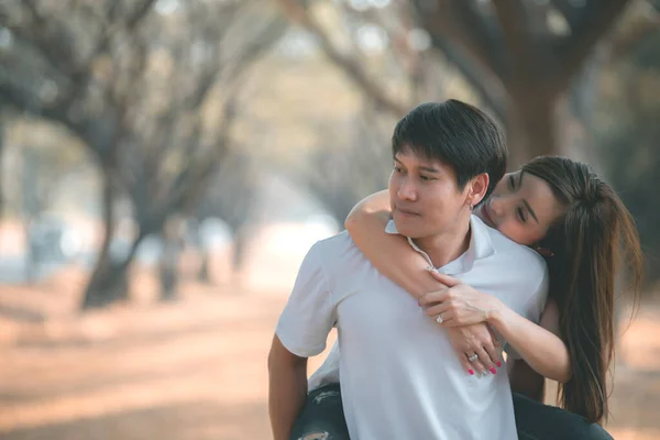 Young Asian Couple Love Spending Time Together Forest — Stock Photo, Image