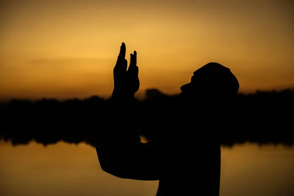 Silhouette Young Asian Muslim Man Praying Sunset Ramadan Festival Concept — Stock Photo, Image