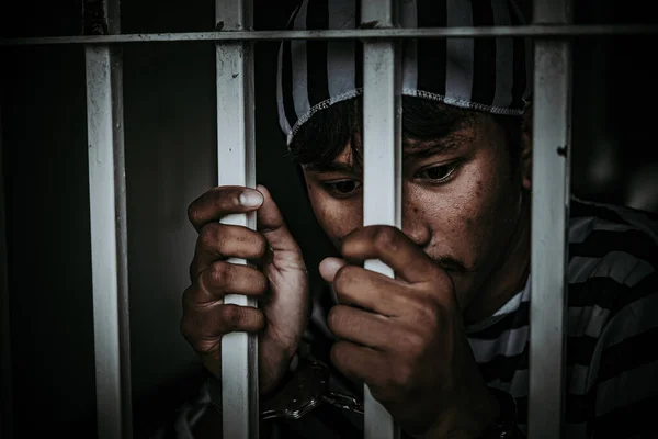Ritratto Uomo Alla Disperata Ricerca Della Prigione Ferro Concetto Prigioniero — Foto Stock