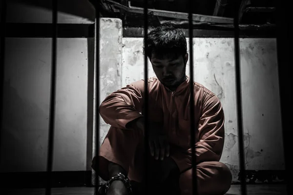 Asiático Homem Desesperado Ferro Prisão Prisioneiro Conceito — Fotografia de Stock