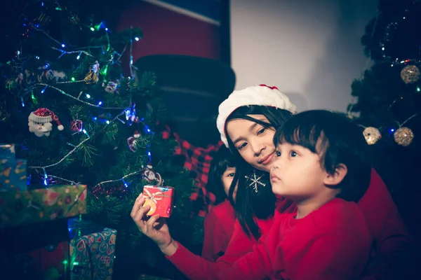 Buona Famiglia Che Gode Festival Natale Insieme Casa — Foto Stock